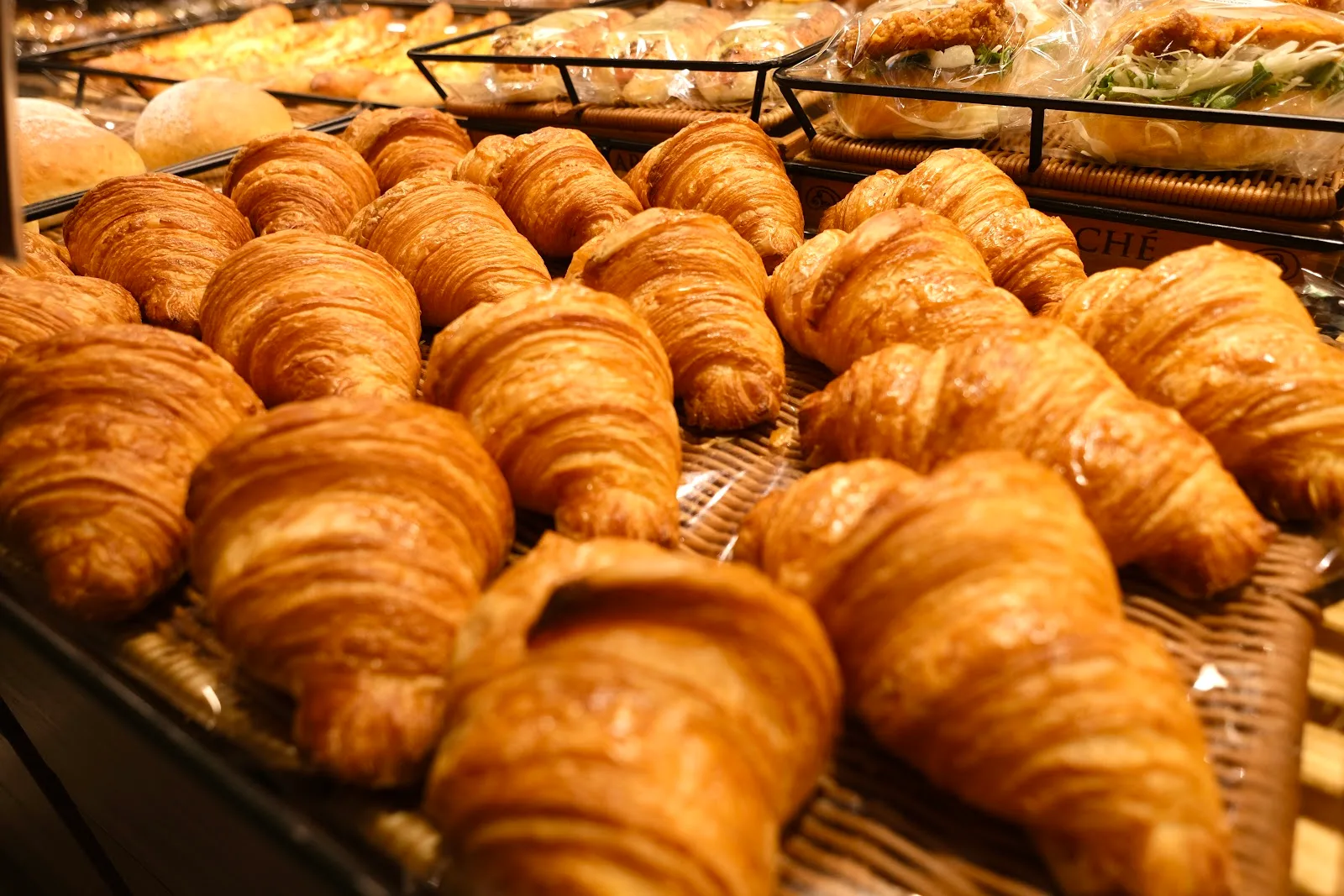 ブーランジェリーボヌール 栄通り店 · 11