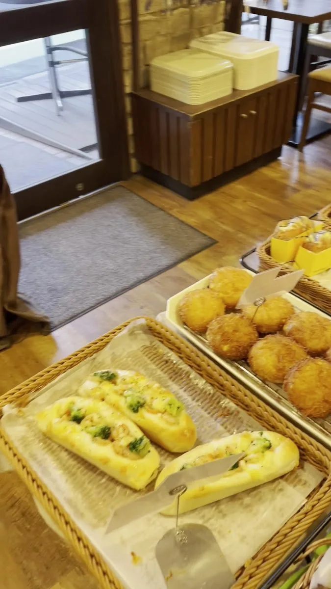 ブーランジェリーボヌール 栄通り店 · 2