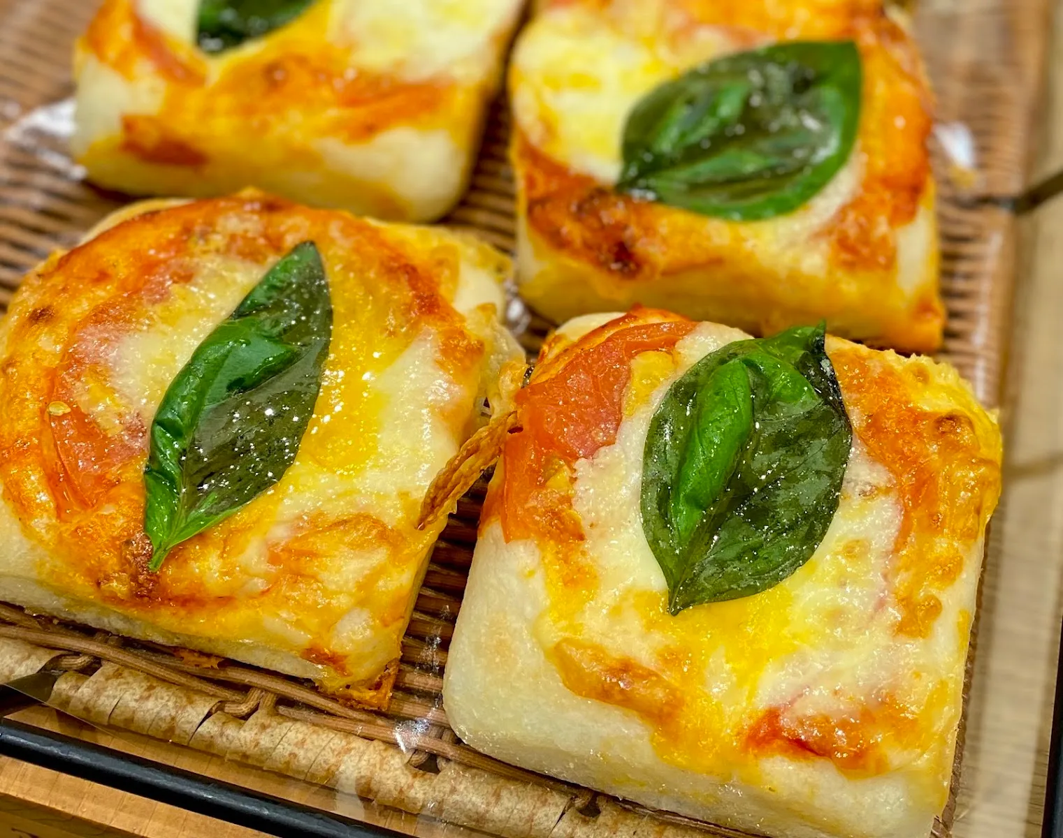ブーランジェリーボヌール 栄通り店 · 6