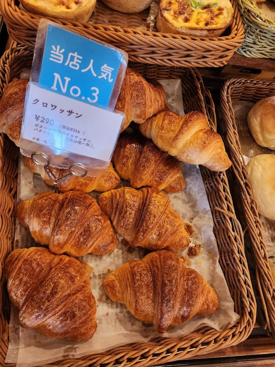 ブーランジェリーボヌール 栄通り店 · 7